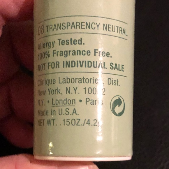 CLINIQUE FACE POWDER - Picture 2 of 5